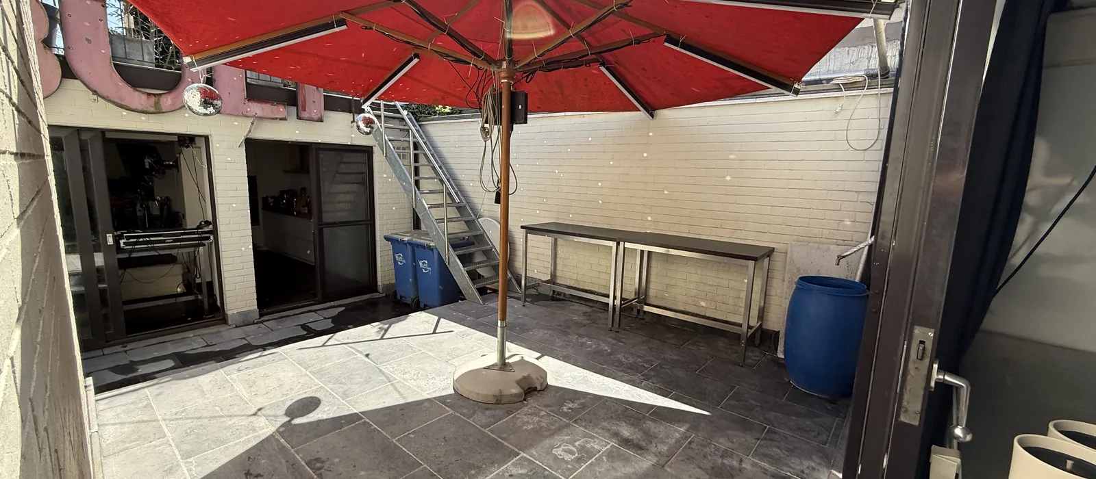 1773927115-terras achter